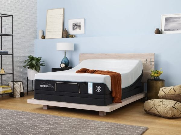 Tempur-ProBreeze Medium Hybrid mattress in a bedroom