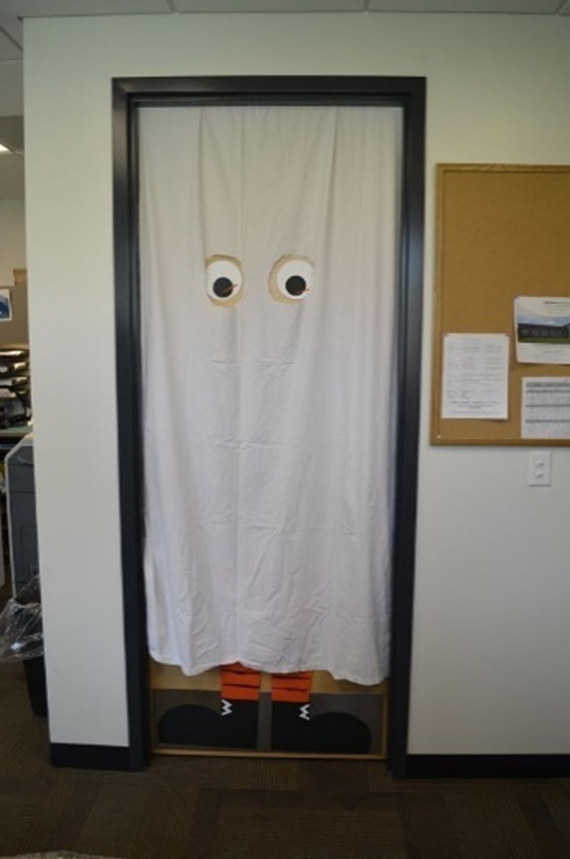 Doorway ghost using bed sheets